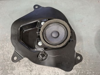 BOXA (DIFUZOR) AUDIO MAZDA 3 OEM: BCJH-7397Z.