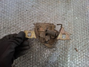 BROASCA (INCUIETOARE) CAPOTA MOTOR VOLKSWAGEN GOLF III 