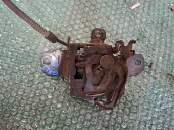 BROASCA (INCUIETOARE) CAPOTA MOTOR VOLKSWAGEN GOLF IV OEM: 1J0823509C.