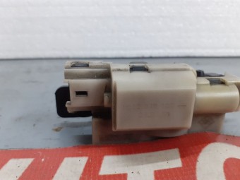 BROASCA (INCUIETOARE) HAION/PORTBAGAJ RENAULT CLIO III OEM: 8200948107.