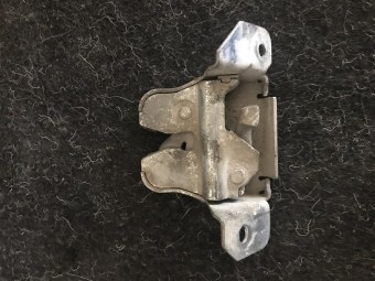 BROASCA (INCUIETOARE) HAION/PORTBAGAJ VOLKSWAGEN GOLF IV 