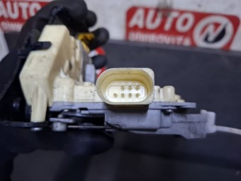 BROASCA (INCUIETOARE) USA DREAPTA FATA AUDI A3 8P OEM: 4F1837016.