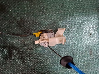 BROASCA (INCUIETOARE) USA DREAPTA FATA AUDI A4 B8 