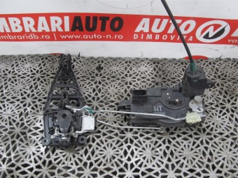 BROASCA (INCUIETOARE) USA DREAPTA FATA OPEL ASTRA H OEM: 13220368.