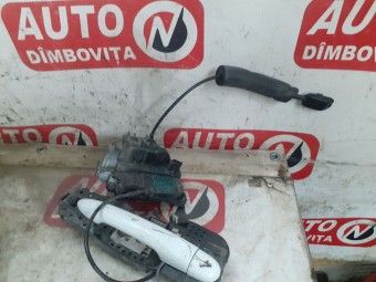 BROASCA (INCUIETOARE) USA DREAPTA FATA RENAULT FLUENCE OEM: 805020001R.