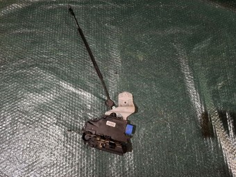 BROASCA (INCUIETOARE) USA DREAPTA FATA VOLKSWAGEN CADDY III OEM: 3D1837016.