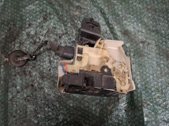 BROASCA (INCUIETOARE) USA DREAPTA FATA VOLKSWAGEN PASSAT B5.5 