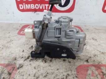 BROASCA (INCUIETOARE) USA DREAPTA FATA VOLKSWAGEN PASSAT B7 OEM: 3C1837016A.