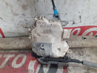 BROASCA (INCUIETOARE) USA DREAPTA SPATE AUDI A3 8V OEM: 8K0839016H.