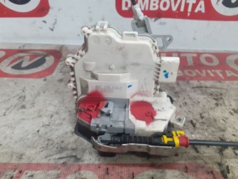 BROASCA (INCUIETOARE) USA DREAPTA SPATE AUDI A4 B8 OEM: 8K0839016C.