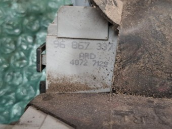 BROASCA (INCUIETOARE) USA DREAPTA SPATE CITROEN C4 OEM: 96867337.