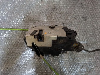 BROASCA (INCUIETOARE) USA DREAPTA SPATE FIAT CROMA OEM: 51708422A.