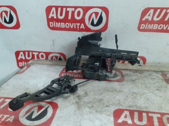 BROASCA (INCUIETOARE) USA DREAPTA SPATE FORD FOCUS II OEM: 240000108.