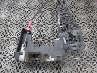 BROASCA (INCUIETOARE) USA DREAPTA SPATE OPEL ASTRA H OEM: 13210739PW.