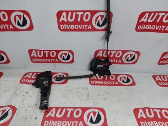 BROASCA (INCUIETOARE) USA DREAPTA SPATE RENAULT MEGANE IV OEM: 825022364R.