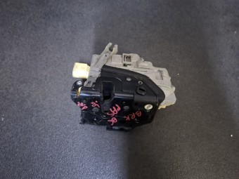 BROASCA (INCUIETOARE) USA DREAPTA SPATE VOLKSWAGEN PASSAT B6 OEM: 3C4839016A.