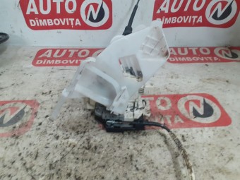 BROASCA (INCUIETOARE) USA DREAPTA SPATE VOLKSWAGEN PASSAT B7 OEM: 3C4839016A.