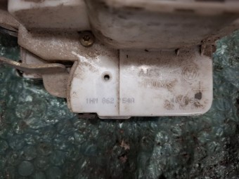 BROASCA (INCUIETOARE) USA DREAPTA SPATE VOLKSWAGEN POLO 6N OEM: 1HM862154A.