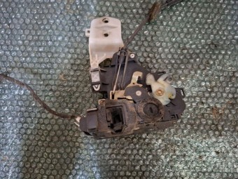 BROASCA (INCUIETOARE) USA DREAPTA SPATE VOLKSWAGEN POLO 9N OEM: 3B4839016.