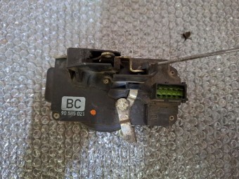 BROASCA (INCUIETOARE) USA STANGA FATA OPEL VECTRA B OEM: 90585021BC.