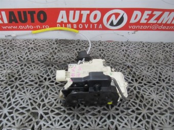 BROASCA (INCUIETOARE) USA STANGA SPATE AUDI A4 OEM: 8E0839015AA.