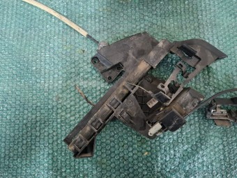 BROASCA (INCUIETOARE) USA STANGA SPATE FORD FOCUS II OEM: 4M5A-H26413-BC.