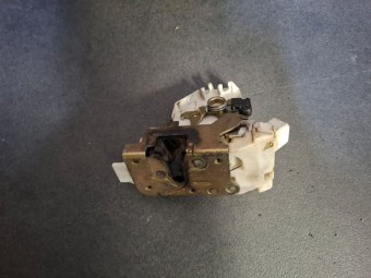 BROASCA (INCUIETOARE) USA STANGA SPATE FORD MONDEO III OEM: XS41 A26413 CG.
