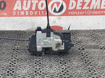 BROASCA (INCUIETOARE) USA STANGA SPATE RENAULT MEGANE III OEM: 825030002R.