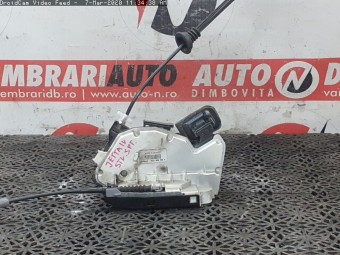 BROASCA (INCUIETOARE) USA STANGA SPATE VOLKSWAGEN JETTA IV OEM: 5K4839015F.
