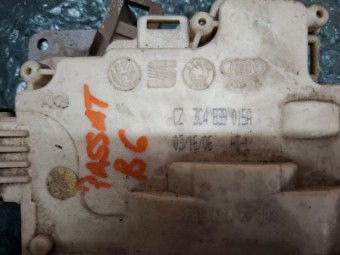 BROASCA (INCUIETOARE) USA STANGA SPATE VOLKSWAGEN PASSAT B6 OEM: 3C4B39015A.