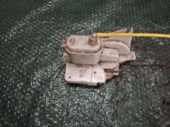 BROASCA (INCUIETOARE) USA STANGA SPATE VOLKSWAGEN POLO 6N OEM: 1HM862153A.