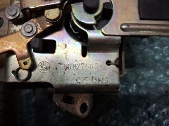 BUTUC PORTBAGAJ SKODA OCTAVIA OEM: 1U6827565J.