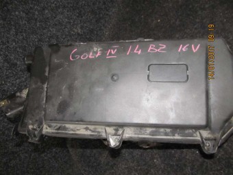 CARCASA FILTRU AER VOLKSWAGEN GOLF IV OEM: 036129620C.