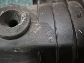 CARCASA FILTRU AER VOLKSWAGEN PASSAT B6 OEM: 70318505.