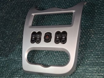 CONSOLA CENTRALA DACIA SANDERO STEPWAY OEM: 8200739438.