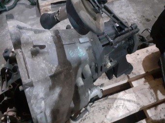 CUTIE VITEZE MANUALA 5 TREPTE BMW E46 OEM: 2200022598.