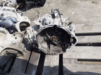 CUTIE VITEZE MANUALA 5 TREPTE MITSUBISHI COLT 