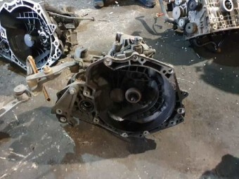 CUTIE VITEZE MANUALA 5 TREPTE OPEL CORSA D 