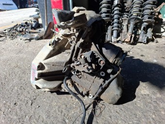 CUTIE VITEZE MANUALA 5 TREPTE RENAULT SYMBOL OEM: JR5 185.