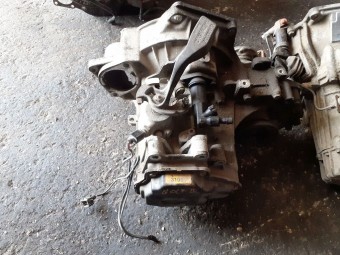 CUTIE VITEZE MANUALA 5 TREPTE VOLKSWAGEN GOLF IV OEM: EBJ.