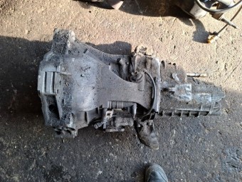 CUTIE VITEZE MANUALA 5 TREPTE VOLKSWAGEN PASSAT B5.5 OEM: EEN.