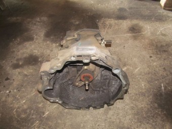 CUTIE VITEZE MANUALA 5 TREPTE VOLKSWAGEN PASSAT OEM: DCN.