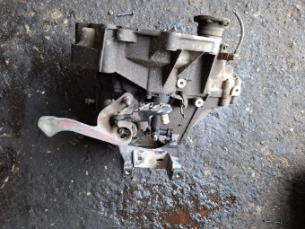 CUTIE VITEZE MANUALA 5 TREPTE VOLKSWAGEN POLO 9N OEM: JUS.