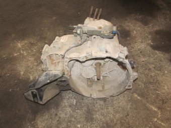 CUTIE VITEZE MANUALA 6 TREPTE VOLVO S40 OEM: 1023825.