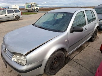   Dezmembram VOLKSWAGEN GOLF 2002 1.4 (AXP)