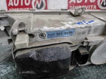FAR DREAPTA SKODA OCTAVIA OEM: 1U1941016K.