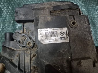 FAR XENON DREAPTA VOLKSWAGEN PASSAT B6 OEM: 3C0941752K.