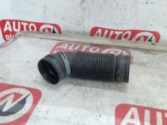 FURTUN ADMISIE AER FILTRU MOTOR VOLKSWAGEN PASSAT B6 OEM: 1K0129684B.