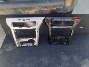 GRILA AER BORD CENTRU OPEL ASTRA H 