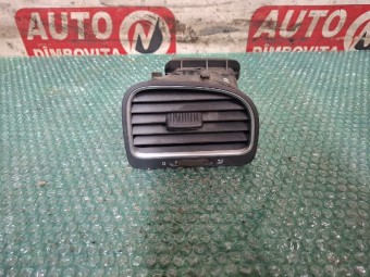 GRILA AER BORD DREAPTA VOLKSWAGEN GOLF VI OEM: 5K0819710D.